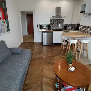 https://appartement-cosy-parvis-gare.hotels-rhonealpes.com